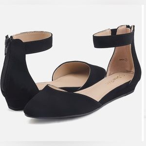 Dream Pairs ankle strap flats, size 8.5